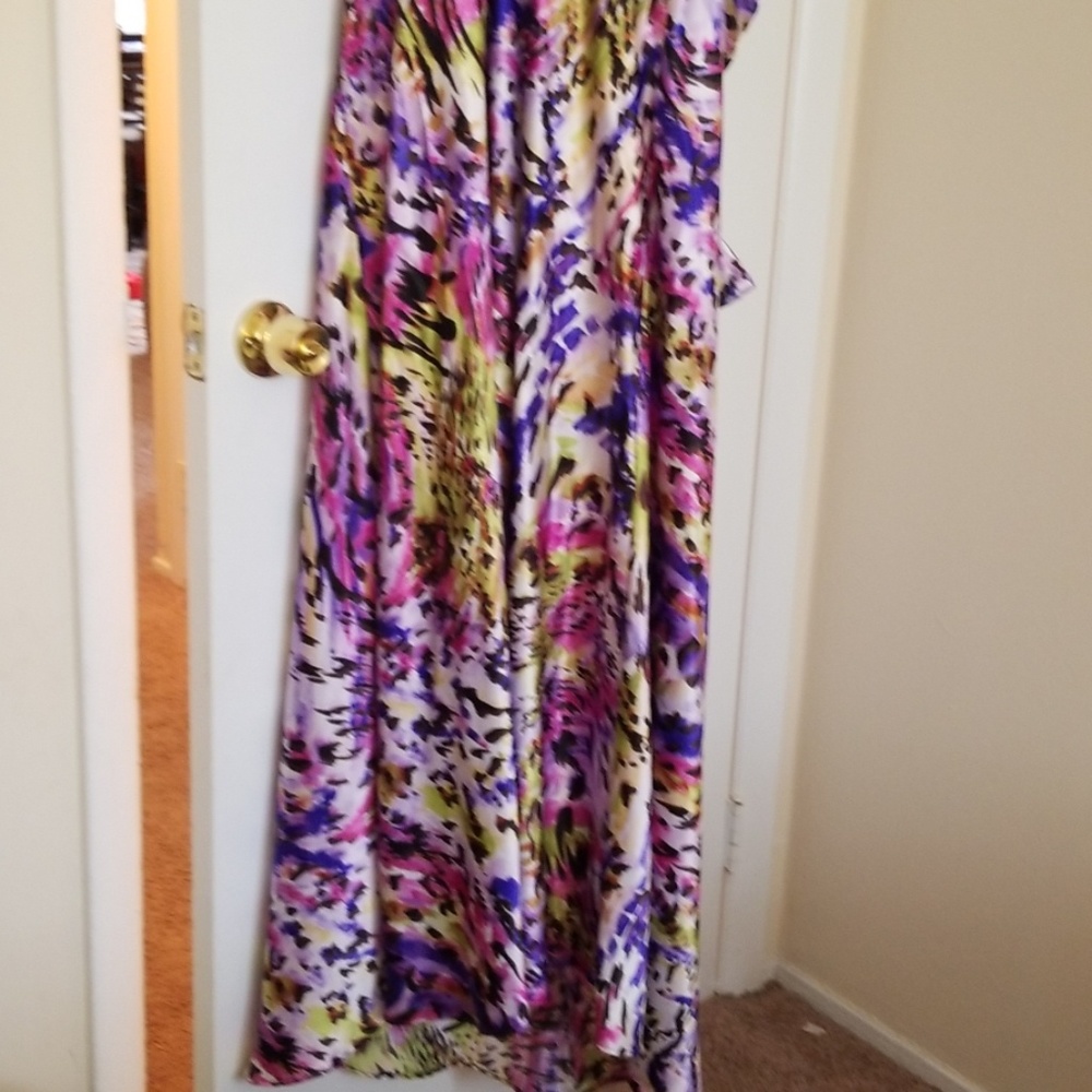 Gown - Picture 5 of 6
